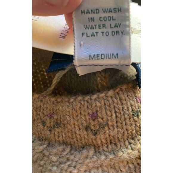 NWT Womens vintage Asher hand knitted wool teddy bear sweater vest size M - Picture 5 of 6